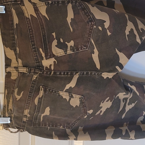 Camo skinnies - Picture 5 of 7